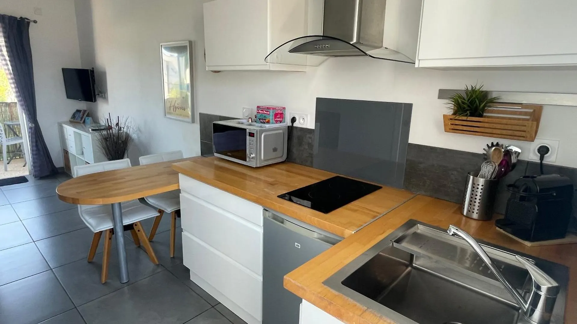 Apartment Plage A 400 M Studio Tout Confort Terrasse Clim Parking Hyeres