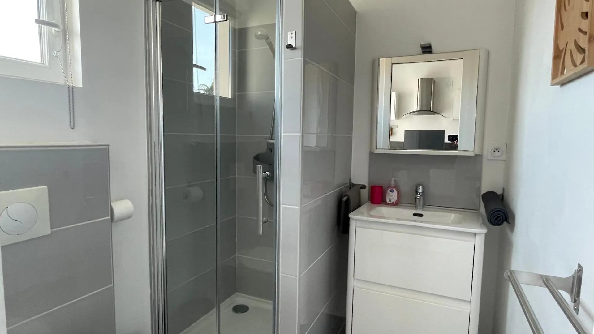 Plage A 400 M Studio Tout Confort Terrasse Clim Parking Hyeres Apartment