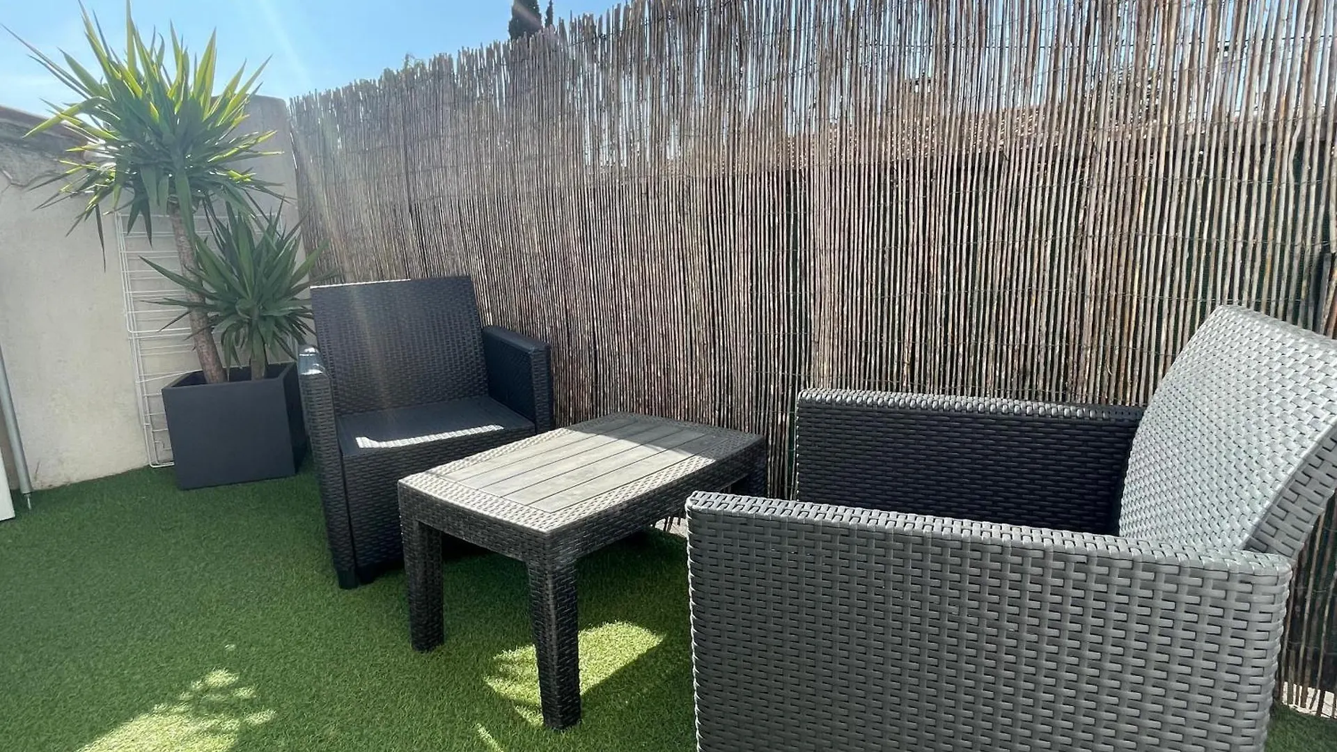 Plage A 400 M Studio Tout Confort Terrasse Clim Parking Hyeres Apartment