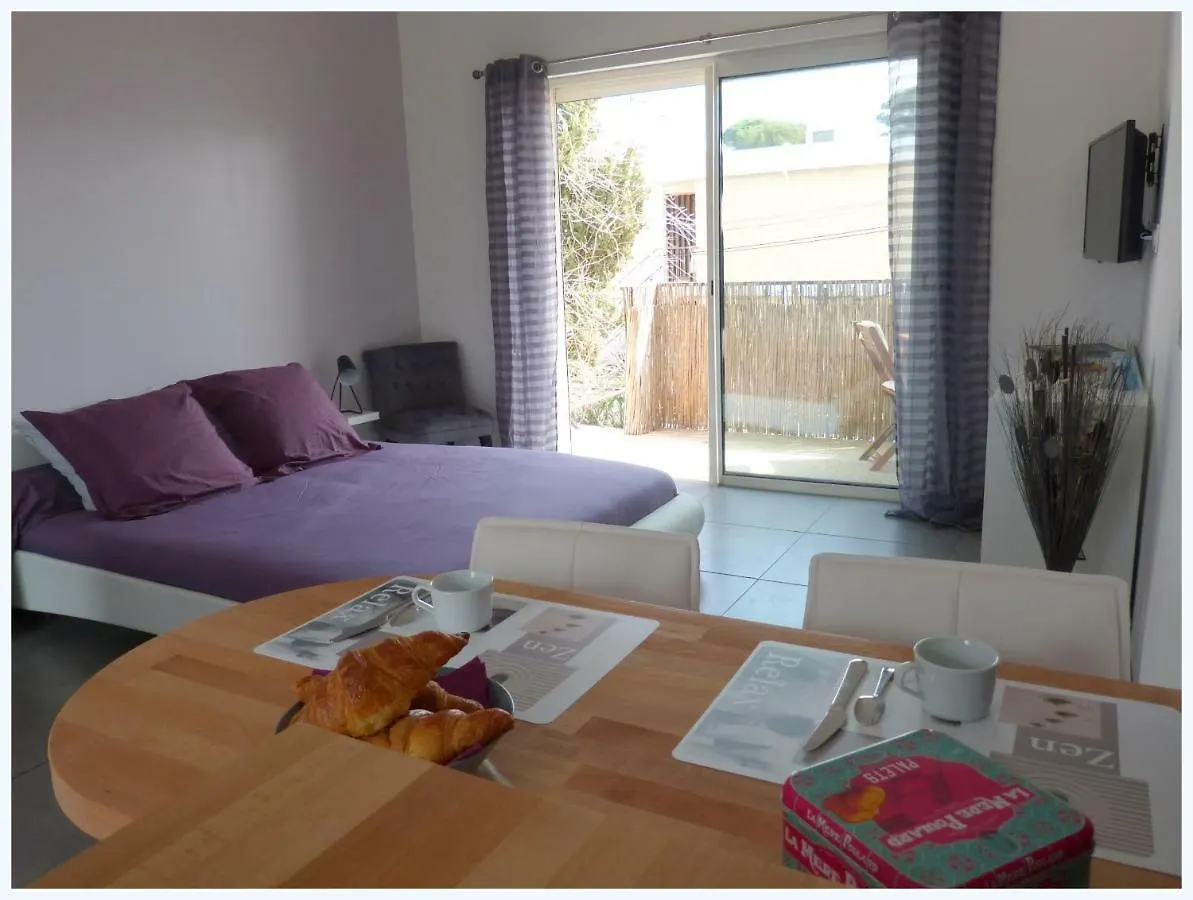 Plage A 400 M Studio Tout Confort Terrasse Clim Parking Hyeres 0*,  France