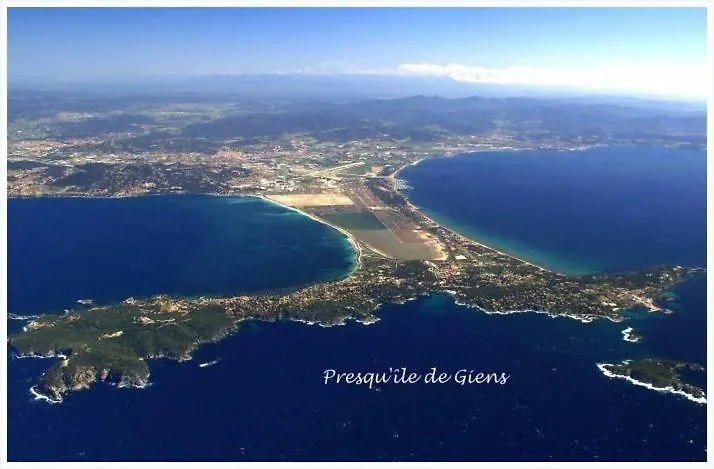 Plage A 400 M Studio Tout Confort Terrasse Clim Parking Hyeres France