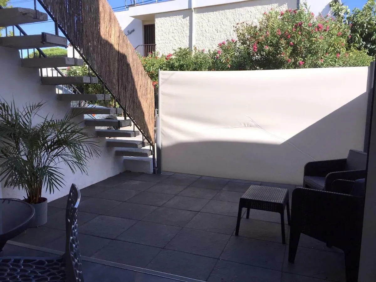 Plage A 400 M Studio Tout Confort Terrasse Clim Parking Hyeres Apartment